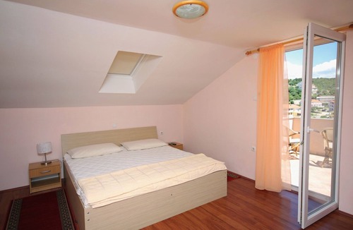 Kampor Apartment | Three bedroom apartment with terrace and sea view Kampor, Rab (A-5034-a)
