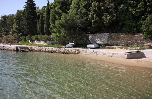 Supetarska Draga Apartment | Three bedroom apartment with balcony and sea view Supetarska Draga - Gonar, Rab (A-4999-c)