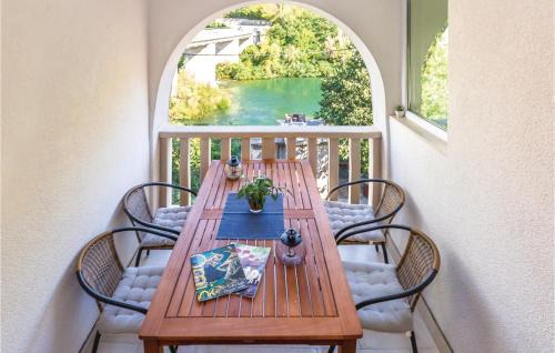 Blato na Cetini House | Three-Bedroom Holiday Home In Blato Na Cetini