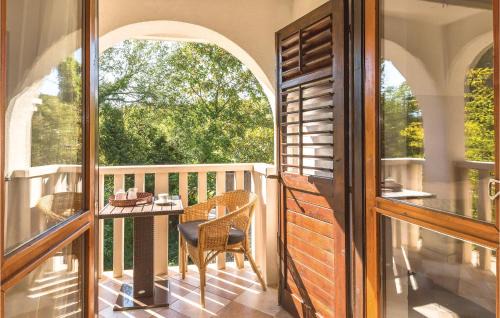 Blato na Cetini House | Three-Bedroom Holiday Home In Blato Na Cetini