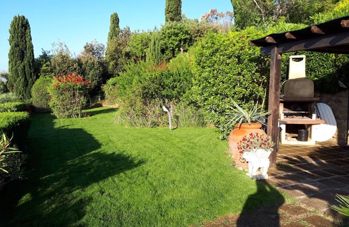 Castiglione della Pescaia House | townhouse with wonderful views and private garden