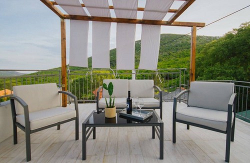 Seget Villa | Tranquil Getaway Villa Prapatnica with Pool and Garden - Three Bedroom Villa with Pool