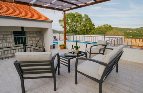Seget Villa | Tranquil Getaway Villa Prapatnica with Pool and Garden - Three Bedroom Villa with Pool