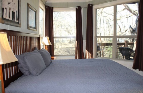 New Braunfels Cabin | Treehouse 5 - Robins Roost