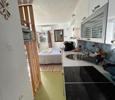 Okrug Gornji Apartment | Trogir Čiovo nice studio apartment near the sea in Okrug