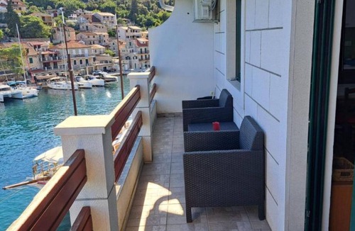 Stomorska Apartment | Two Bedroom Apartment With Terrace (Novi)