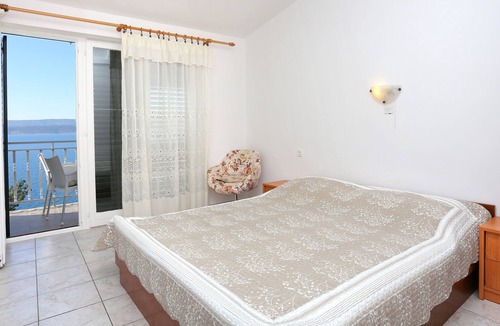 Lokva Rogoznica Apartment | Two bedroom apartment with balcony and sea view Lokva Rogoznica, Omiš (A-18211-b)