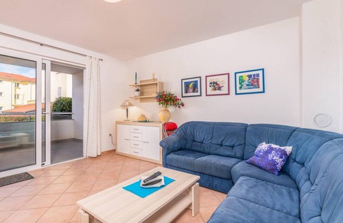 Zidarici Apartment | Two bedroom apartment with balcony Vantačići, Krk (A-19267-a)