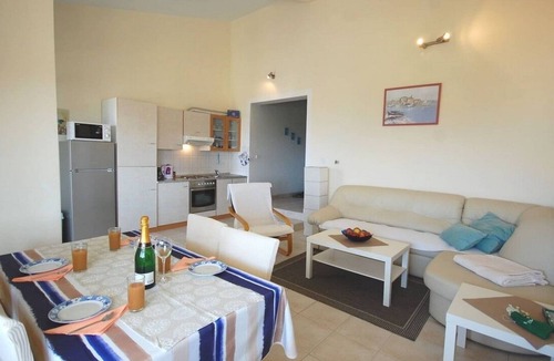 Marsici Apartment | Two bedroom apartment with balcony and sea view Kremenići, Krk (A-21724-a)