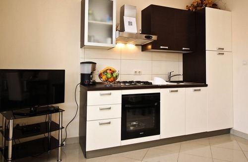Soline Apartment | Two-bedroom Apartment 200m from Sea