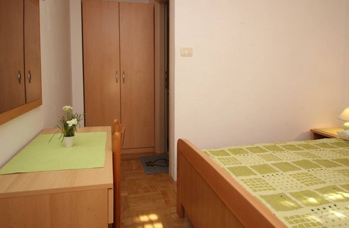 Silo Apartment | Two-bedroom Apartment Delić. S. Nr 1, 10 m from Beach