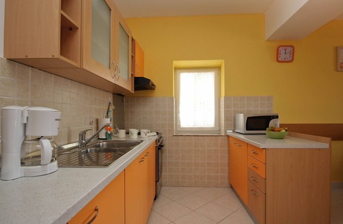 Silo Apartment | Two-bedroom Apartment Delić S. Nr 3 with Balcony and Sea View