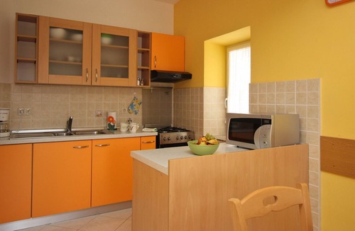 Silo Apartment | Two-bedroom Apartment Delić S. Nr 3 with Balcony and Sea View