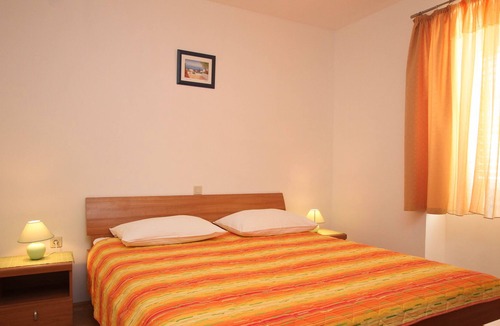 Silo Apartment | Two-bedroom Apartment Delić S. Nr 3 with Balcony and Sea View