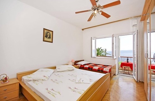 Dugi Rat Apartment | Two bedroom apartment near beach Dugi Rat, Omiš (A-7575-c)