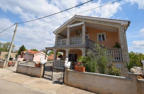 Milovcici Apartment | Two bedroom apartment with terrace Milovcici, Krk (A-20355-a)