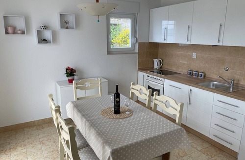 Marusici Apartment | Two bedroom apartment with balcony and sea view Marušići, Omiš (A-25687-a)