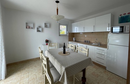 Marusici Apartment | Two bedroom apartment with balcony and sea view Marušići, Omiš (A-25687-a)