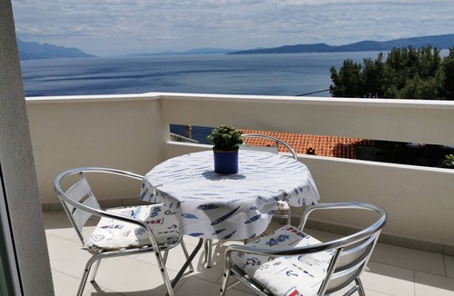 Marusici Apartment | Two bedroom apartment with balcony and sea view Marušići, Omiš (A-25687-a)