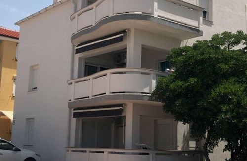 Povljana Apartment | Two bedroom apartment near beach Povljana, Pag (A-7505-a)