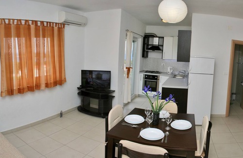 Primosten Burnji Apartment | Two bedroom apartment with balcony and sea view Bilo (Primošten) (A-12870-b)