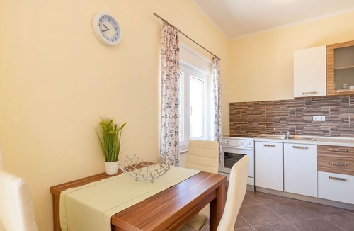 Stanici Apartment | Two bedroom apartment with terrace and sea view Stanići, Omiš (A-17894-c)