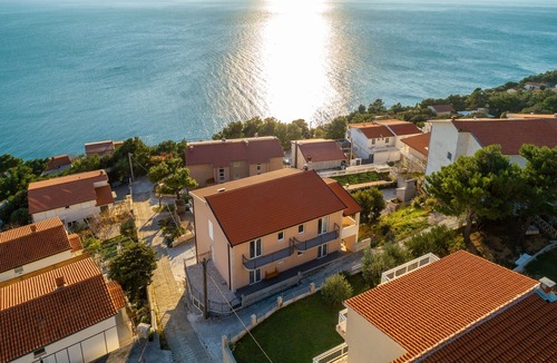 Stanici Apartment | Two bedroom apartment with a swimming pool Stanići, Omiš (A-18676-a)