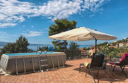 Stanici Apartment | Two bedroom apartment with a swimming pool Stanići, Omiš (A-18676-a)