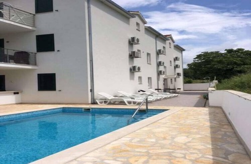 Sutivan Apartment | Two Bedroom Apartment with Balcony