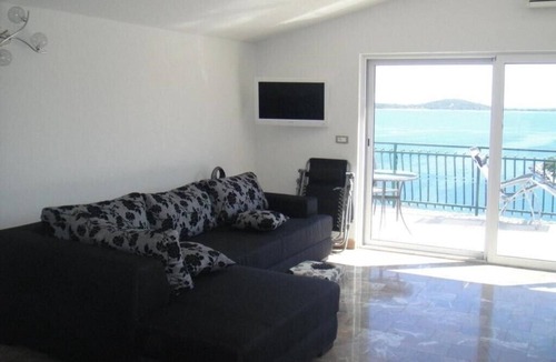 Vinisce Apartment | Two Bedroom Apartment with Balcony