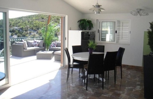 Vinisce Apartment | Two Bedroom Apartment with Balcony