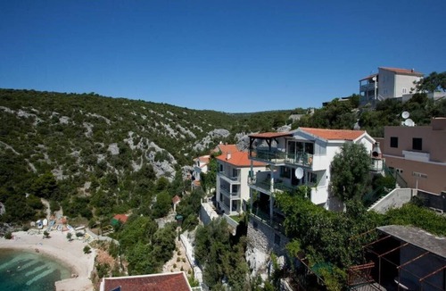 Vinisce Apartment | Two Bedroom Apartment with Balcony
