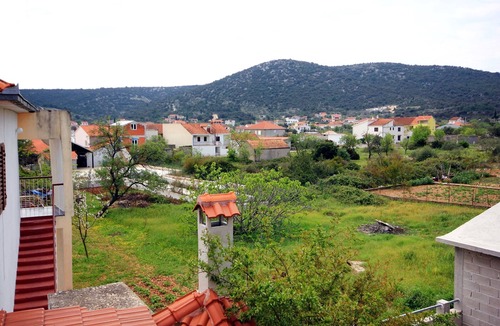 Vinisce Apartment | Two bedroom apartment with terrace Vinišće, Trogir (A-10008-a)