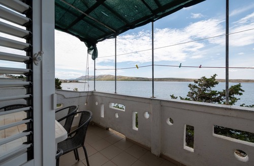 Vidalici Apartment | Two bedroom apartment near beach Vidalići, Pag (A-6519-d)