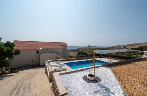 Zubovici Apartment | Two bedroom apartment with a swimming pool Zubovići, Pag (A-9365-a)