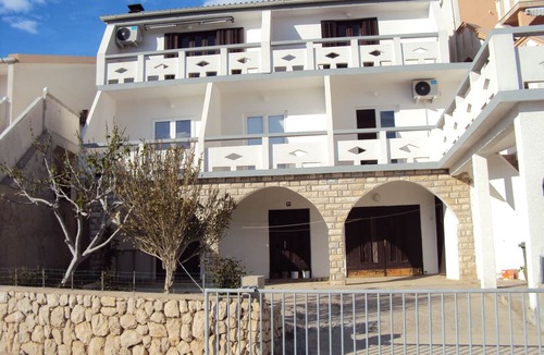 Metajna Apartment | Two bedroom apartment with terrace and sea view Metajna, Pag (A-12443-a)