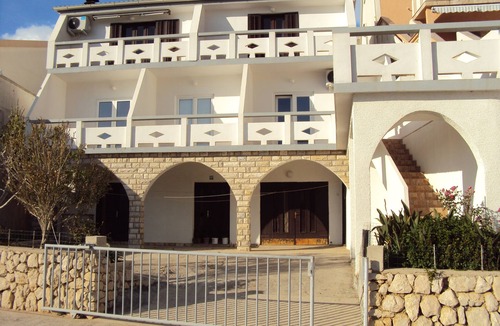 Metajna Apartment | Two bedroom apartment with terrace and sea view Metajna, Pag (A-12443-a)