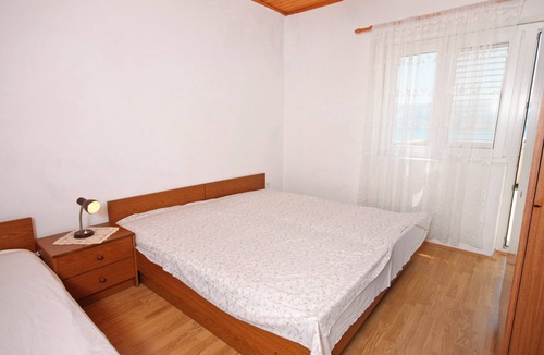 Metajna Apartment | Two bedroom apartment near beach Metajna, Pag (A-6351-a)