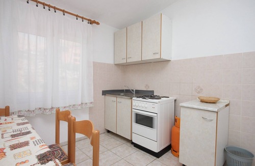 Metajna Apartment | Two bedroom apartment near beach Metajna, Pag (A-6352-b)