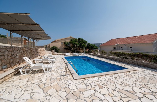 Zubovici Apartment | Two bedroom apartment with a swimming pool Zubovići, Pag (A-9365-d)