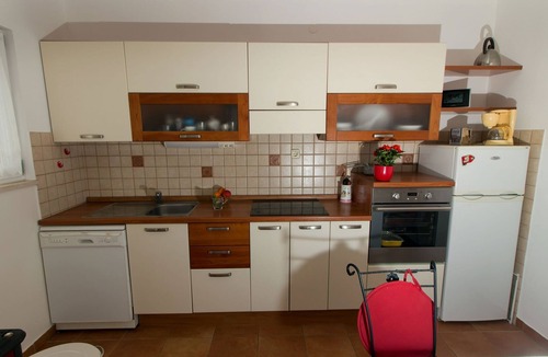 Donje Selo Apartment | Two bedroom apartment near beach Cove Donja Kruščica - Donja Krušica, Šolta (A-12418-a)