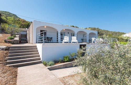 Putnikovic Apartment | Two bedroom apartment near beach Cove Pještata (Pelješac) (A-12381-b)