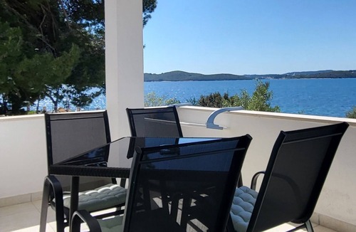 Cove Tri Zala (Zrnovo) Apartment | Two bedroom apartment near beach Kučište - Perna, Pelješac (A-4545-a)