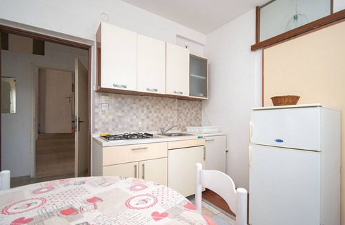 Vidalici Apartment | Two bedroom apartment near beach Vidalići, Pag (A-6519-c)