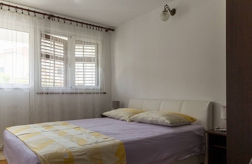 Maslinica Apartment | Two bedroom apartment near beach Maslinica, Šolta (A-775-a)