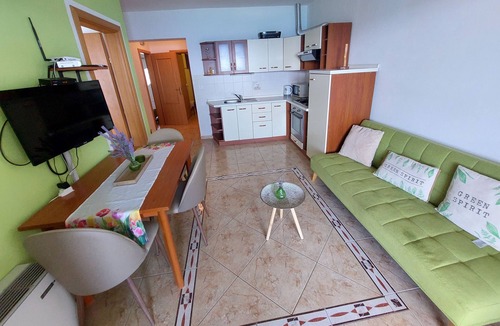 Lun Apartment | Two bedroom apartment near beach Lun, Pag (A-3320-f)