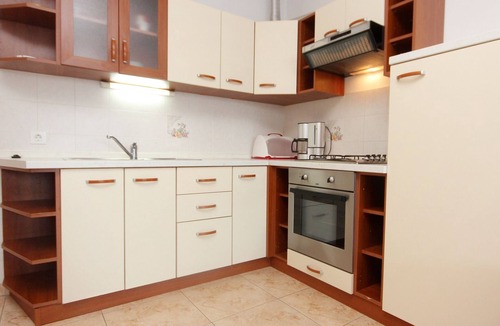 Lun Apartment | Two bedroom apartment near beach Lun, Pag (A-3320-f)