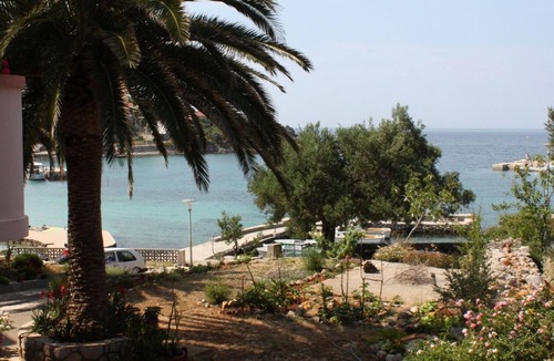 Jakisnica Apartment | Two bedroom apartment near beach Jakišnica, Pag (A-6424-a)