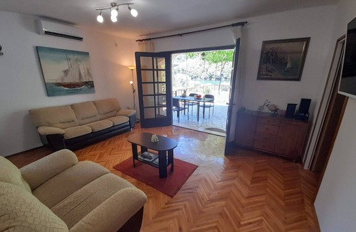 Broce Apartment | Two bedroom apartment near beach Broce, Pelješac (A-11282-a)
