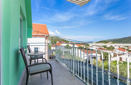 Marina Apartment | Two bedroom apartment with balcony and sea view Marina, Trogir (A-20016-a)